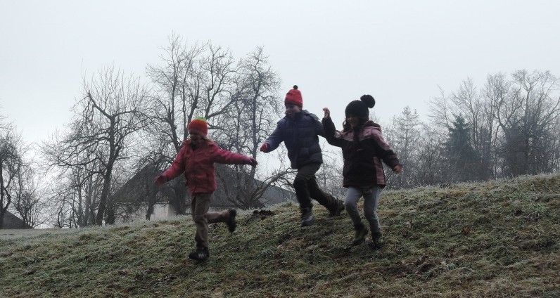 Planinski izlet planinskega krožka na Slavkov dom na Golem Brdu, dne 16. 01. 2016